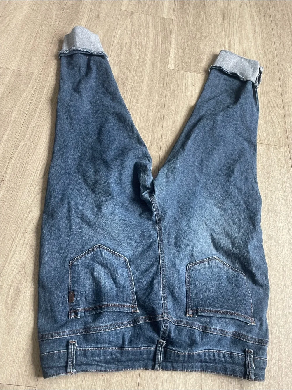 1822 Denim Dark Blue Cuffed Ankle Jeans